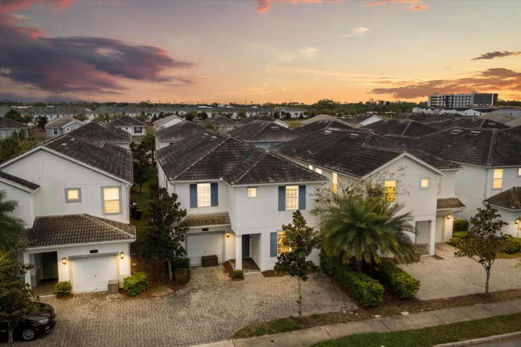 6 bedroom vacation house at Storey Lake - Image 1