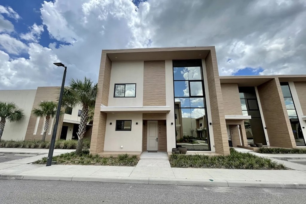 4 bedroom vacation townhouse at Magic Village Views - Image 1