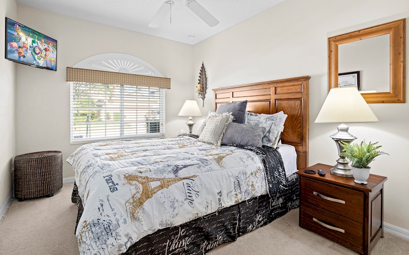 Queen Bedroom Downstairs.jpg