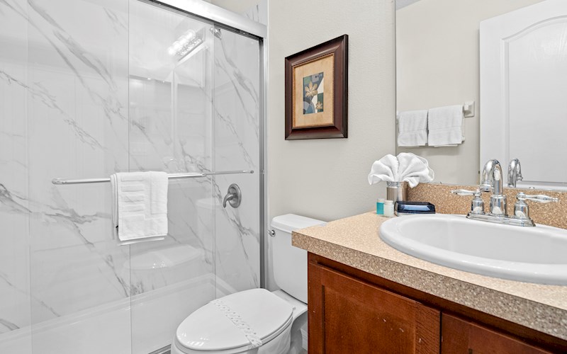 Upstairs shared shower room.jpg