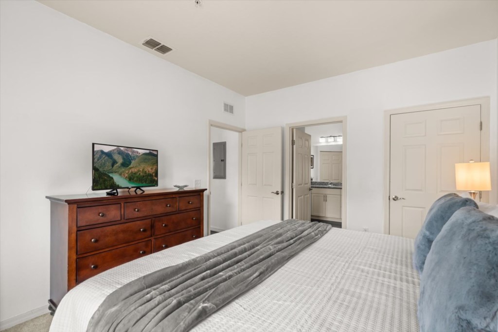 4 bedroom vacation townhouse at West Lucaya - Image 9