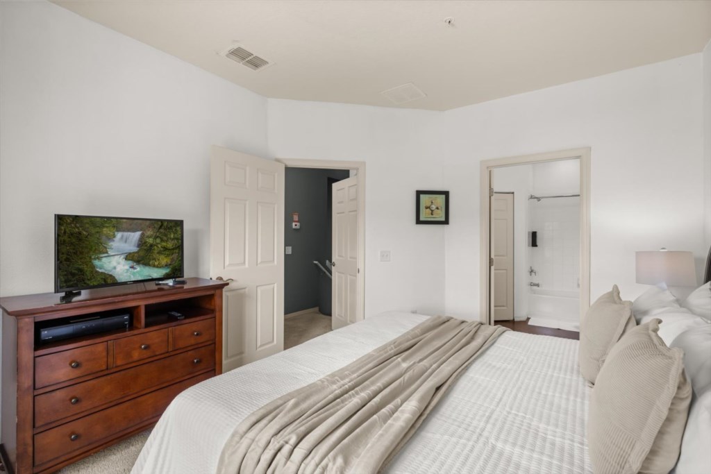 4 bedroom vacation townhouse at West Lucaya - Image 11