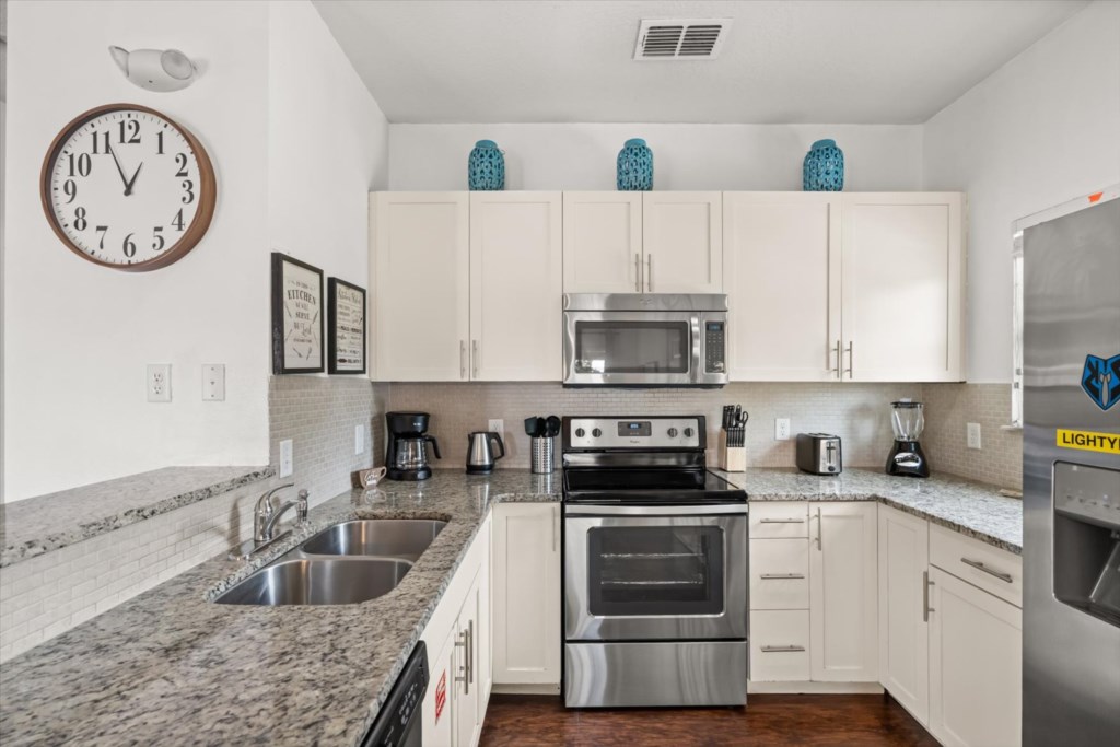 4 bedroom vacation townhouse at West Lucaya - Image 6
