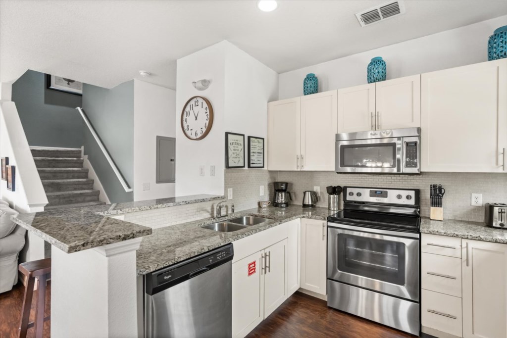 4 bedroom vacation townhouse at West Lucaya - Image 7