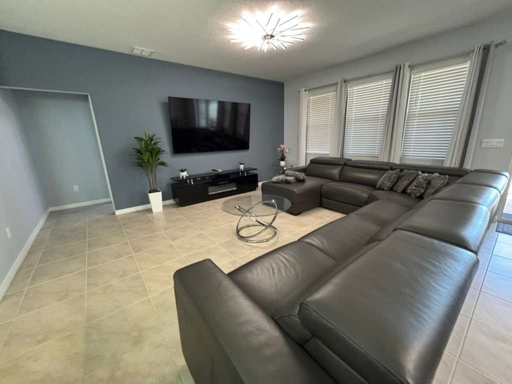 6 bedroom vacation house at Solterra - Image 1