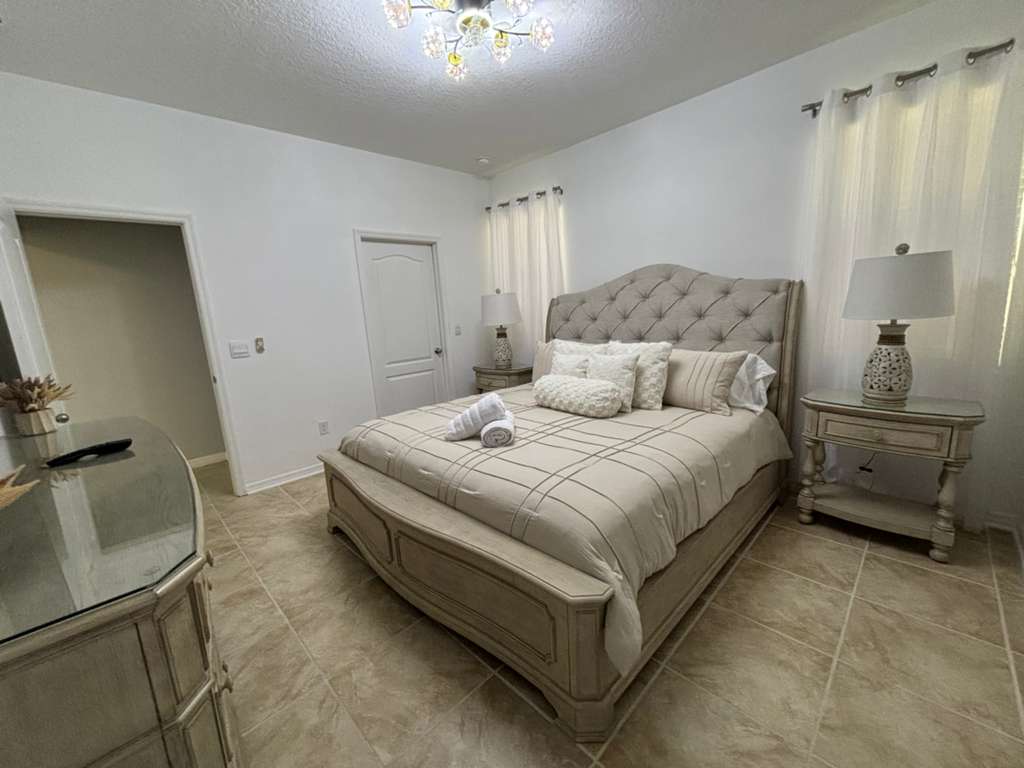 6 bedroom vacation house at Solterra - Image 10