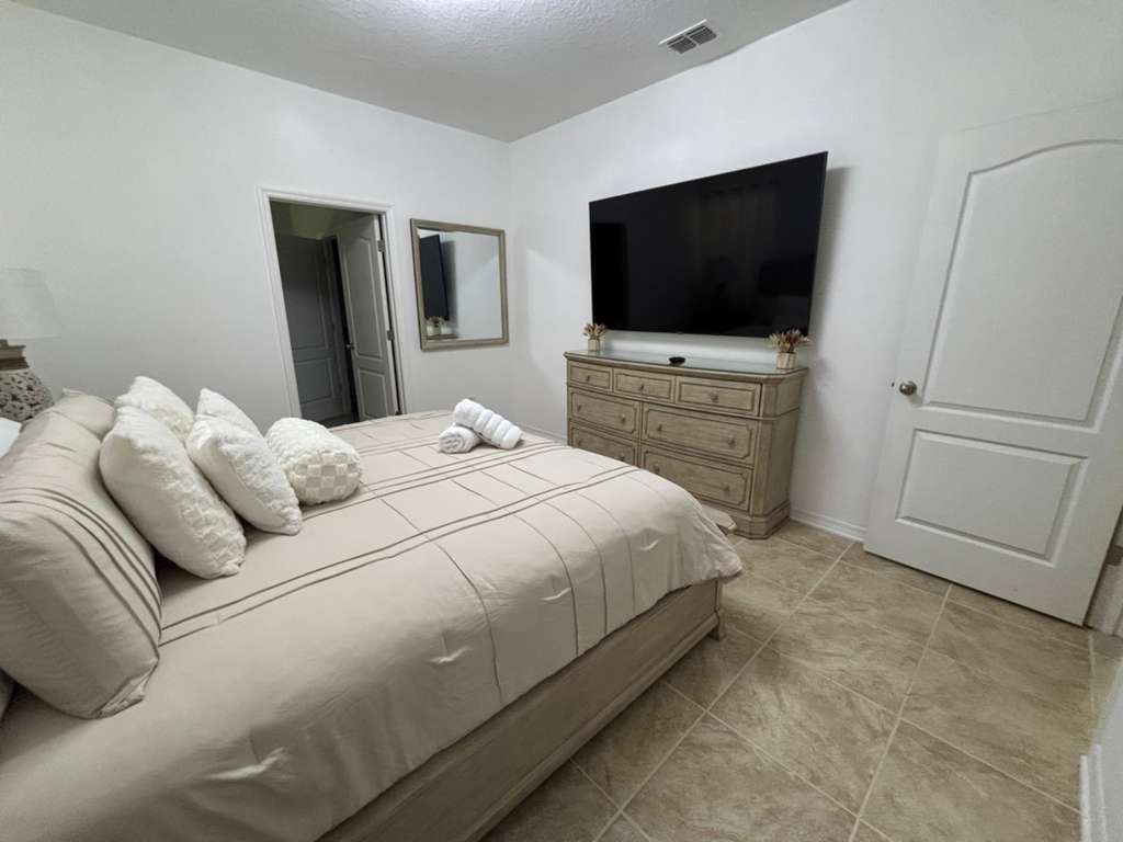 6 bedroom vacation house at Solterra - Image 11