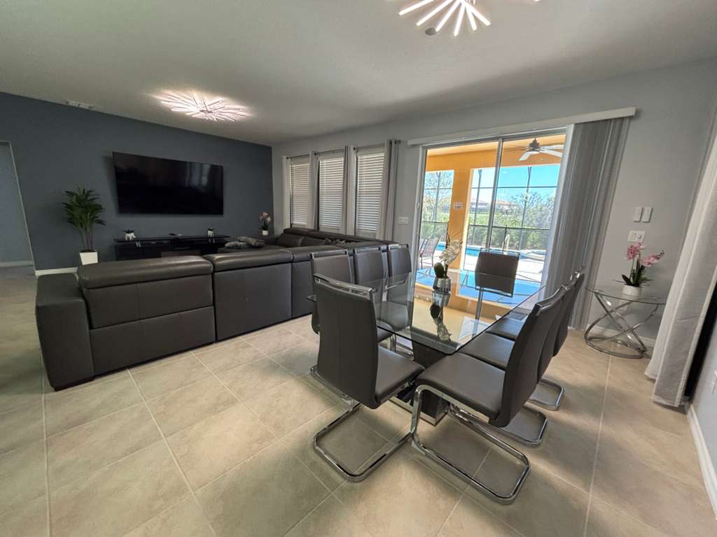 6 bedroom vacation house at Solterra - Image 2