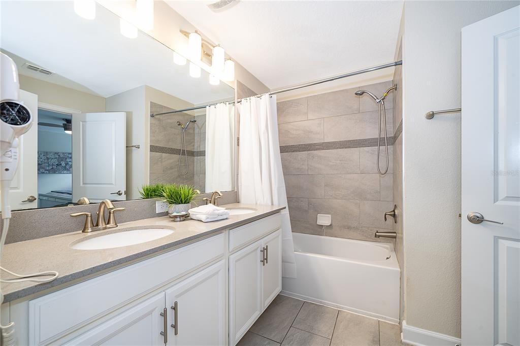 4 bedroom vacation townhouse at Storey Lake - Image 21