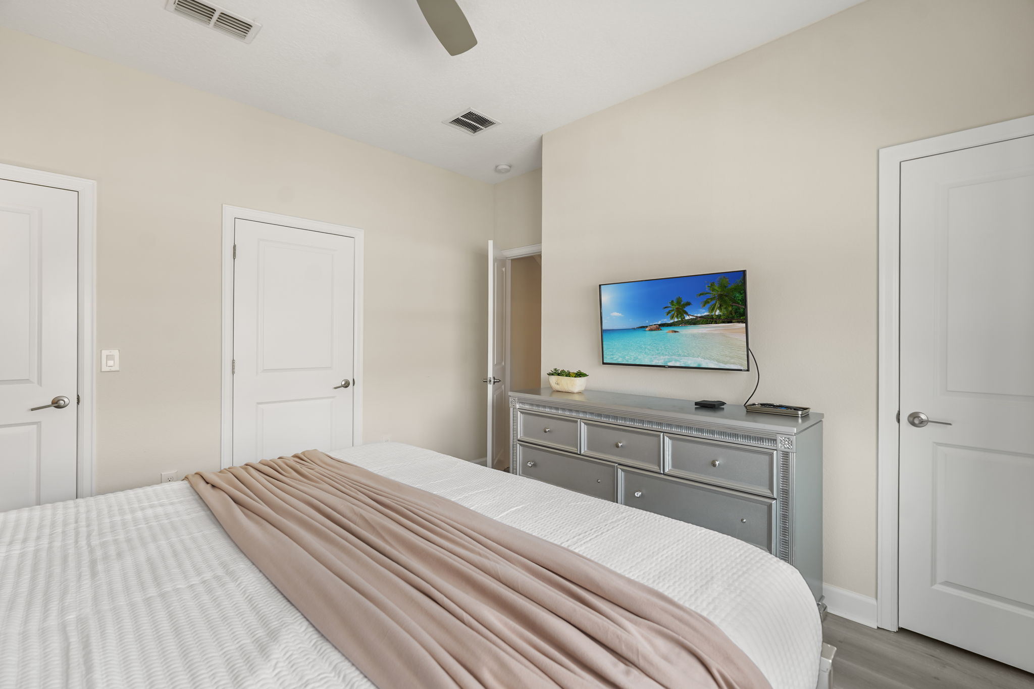 4 bedroom vacation townhouse at Storey Lake - Image 13