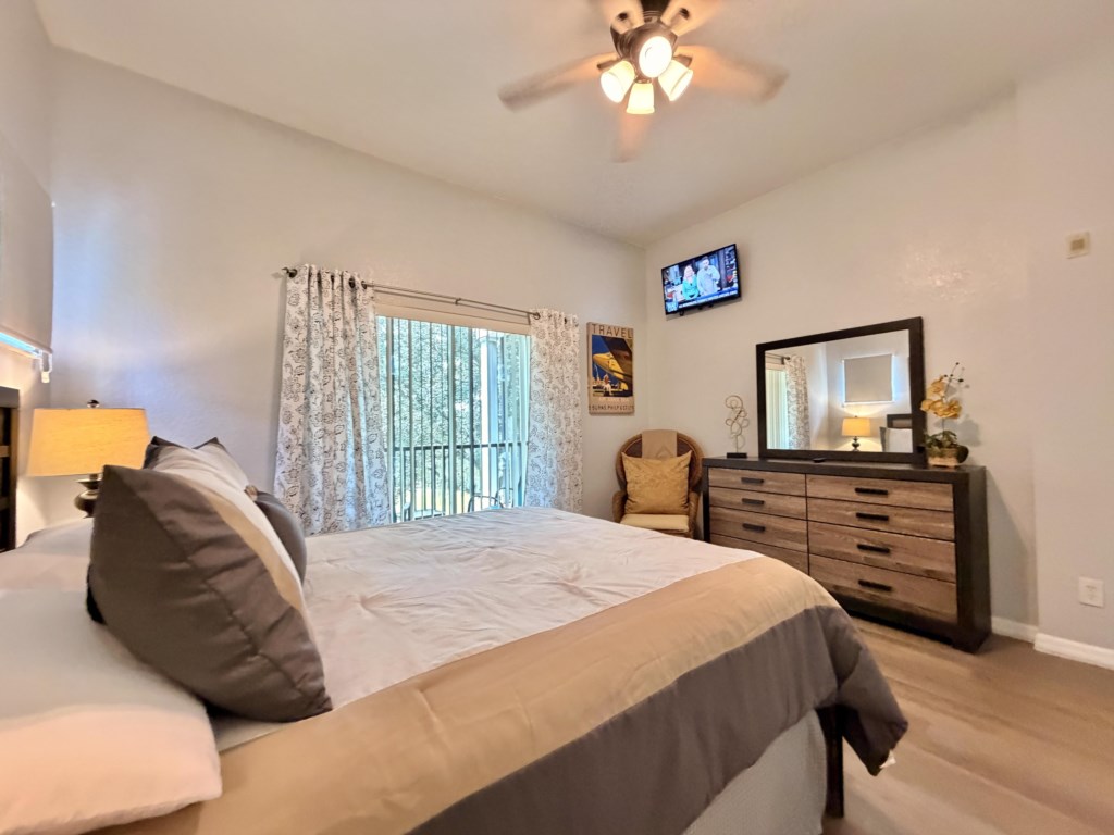 Spacious primary suite featuring a comfortable queen-size bed.