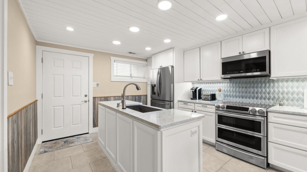 10-custom-PANHANDLE-22400FRONTBEACHRD6-01