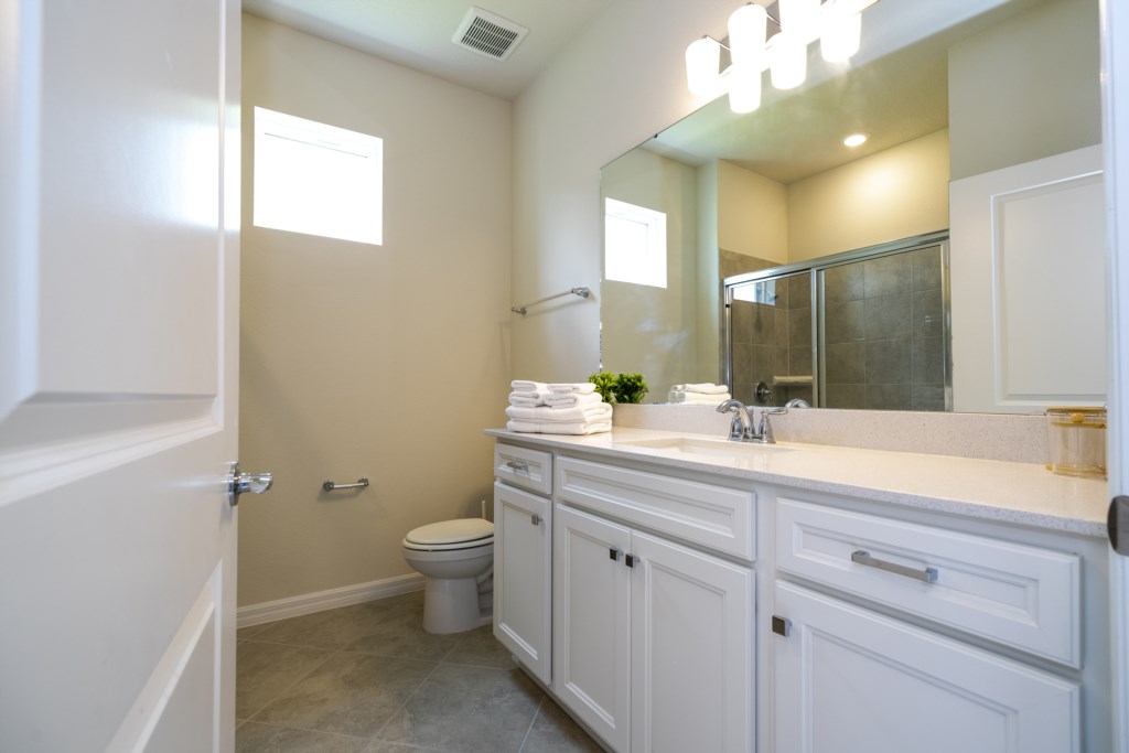 Guest bathroom 1st floor