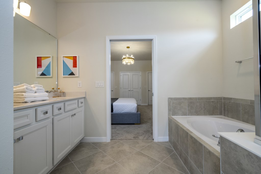 Master suite 1st floor with en-suite bathroom (garden tub, walk in shower, double sinks), king size bed and TV