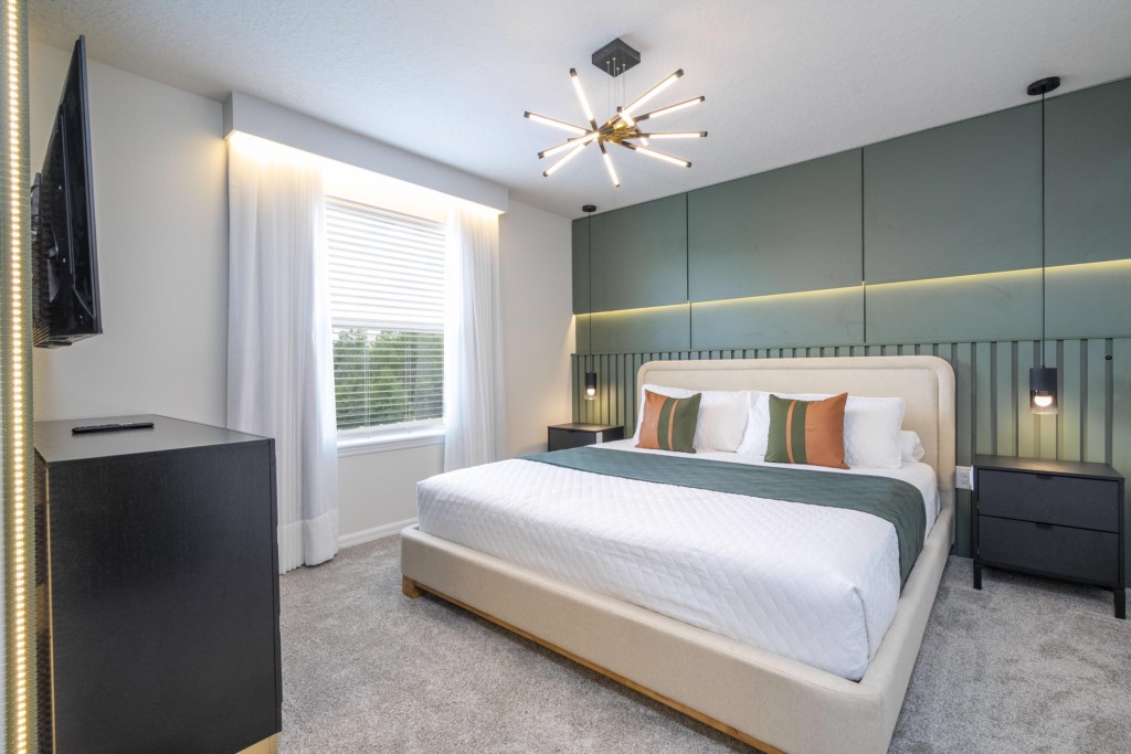 King size en-suite 2nd floor with TV