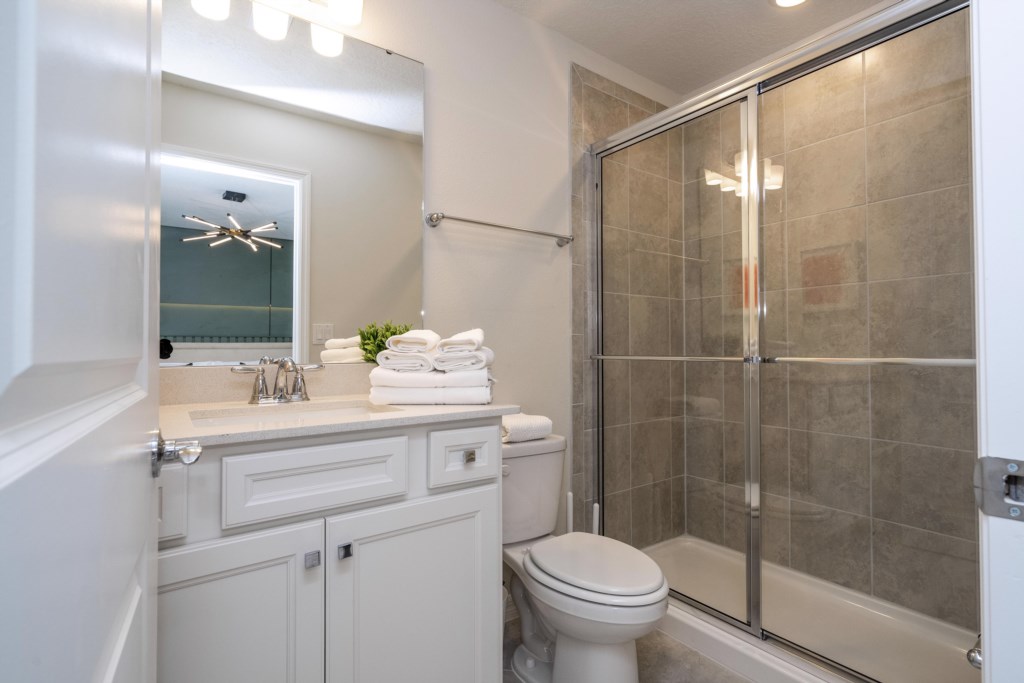 King size en-suite 2nd floor with TV