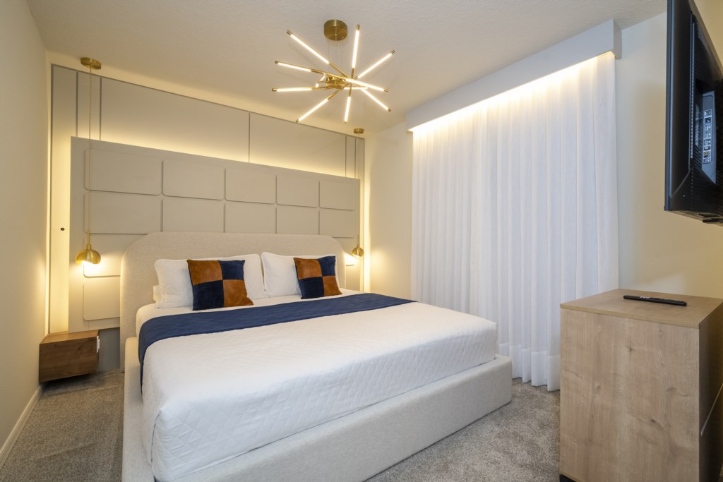 King size en-suite 2nd floor with TV