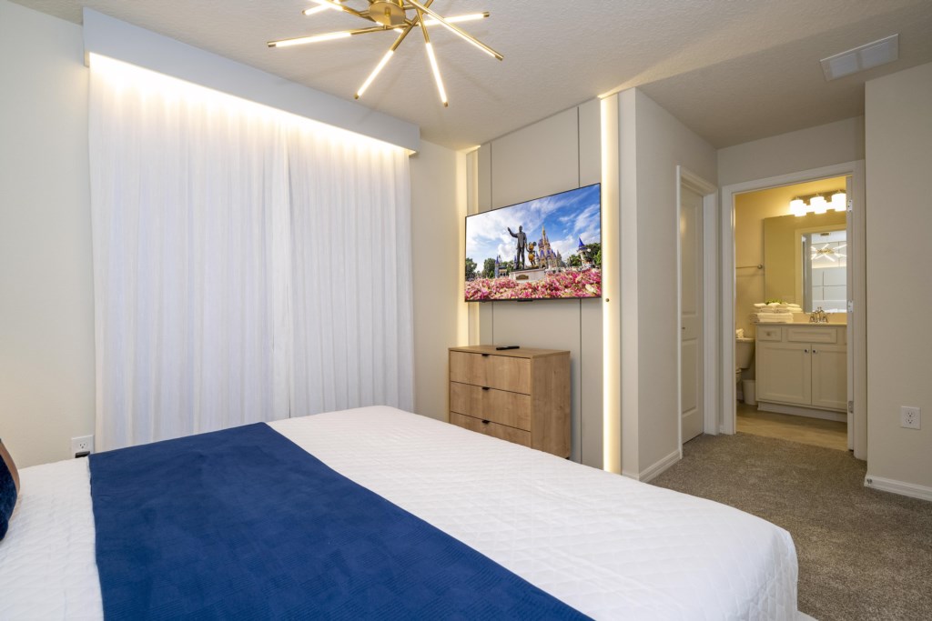 King size en-suite 2nd floor with TV