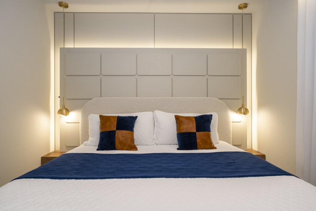 King size en-suite 2nd floor with TV