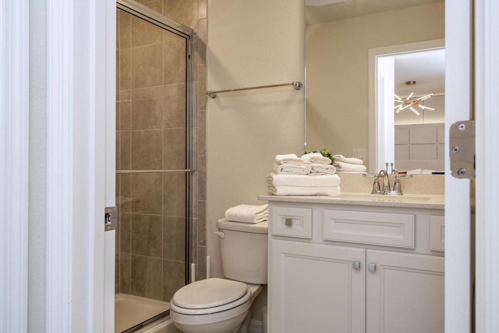 King size en-suite 2nd floor with TV
