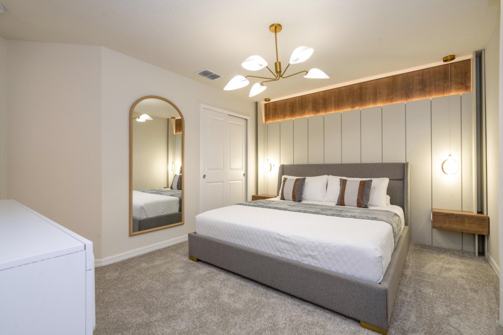 King bedroom en-suite w/ TV