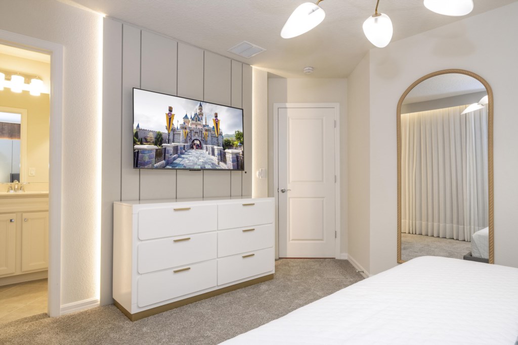 King bedroom en-suite w/ TV