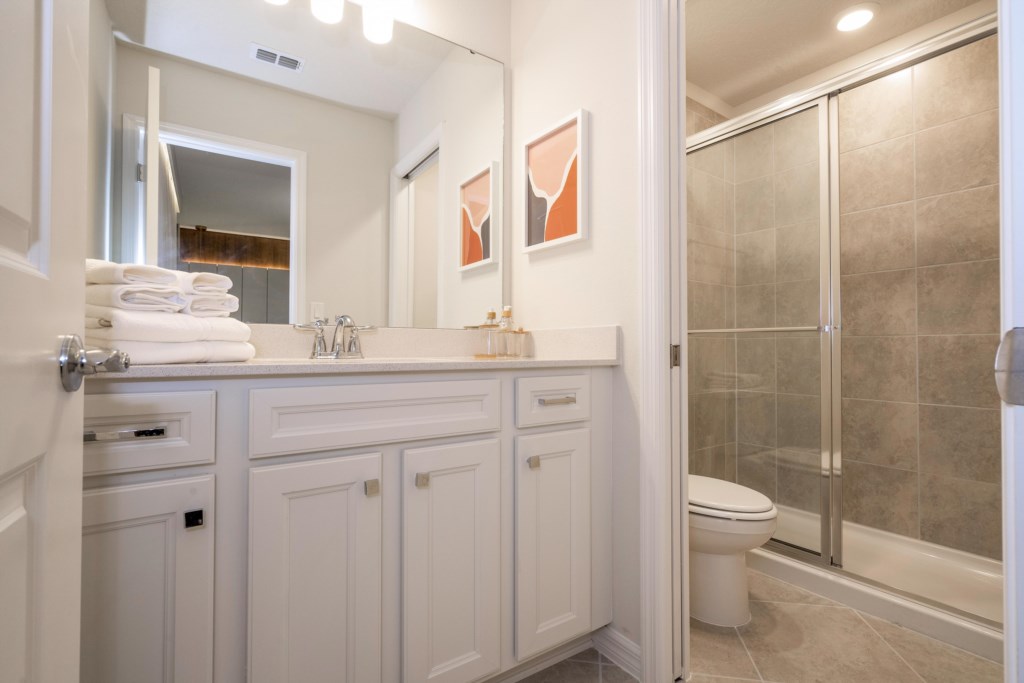 King bedroom en-suite w/ TV
