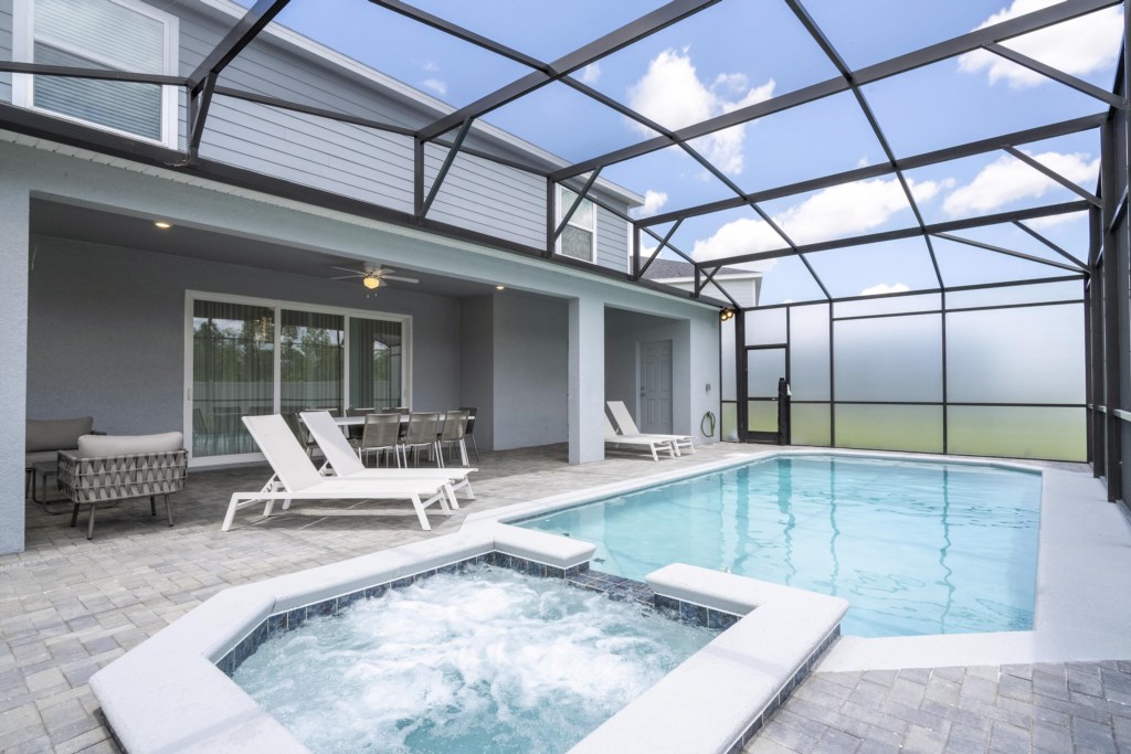Property private swimming pool w/ spa (pool and spa heat is available for an additional charge)
