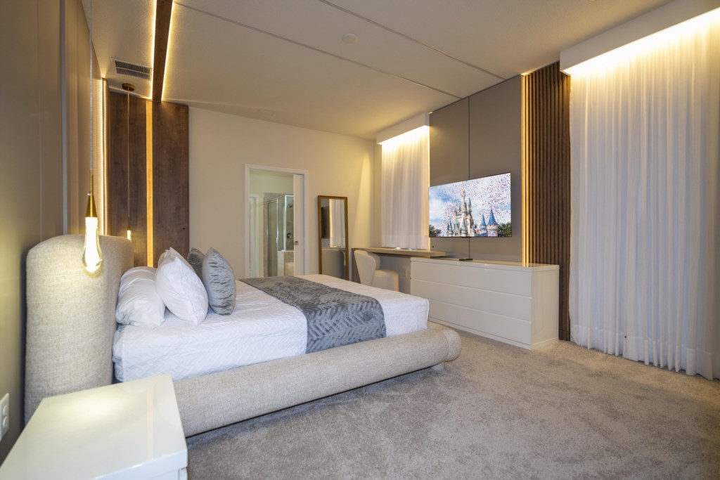Master bedroom 1st floor w/ king size bed, TV and private bathroom