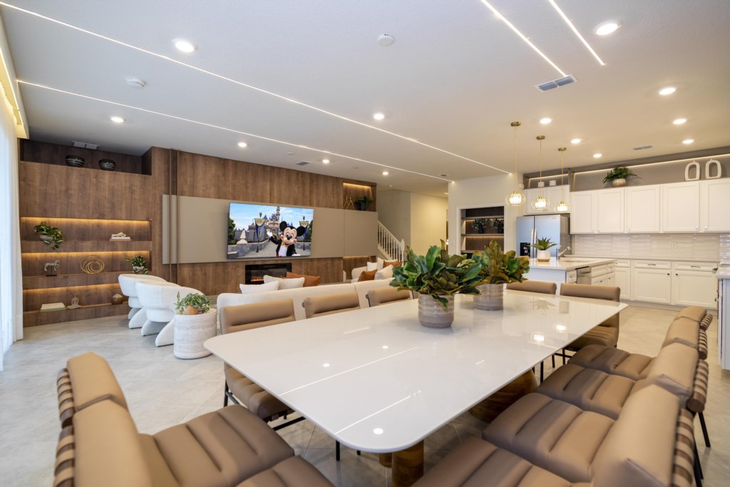 Open floor concept living & dining