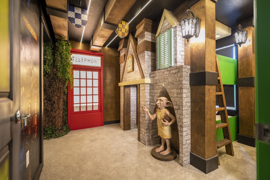 Harry Potter Themed ensuite w/ TV and full over full beds. 