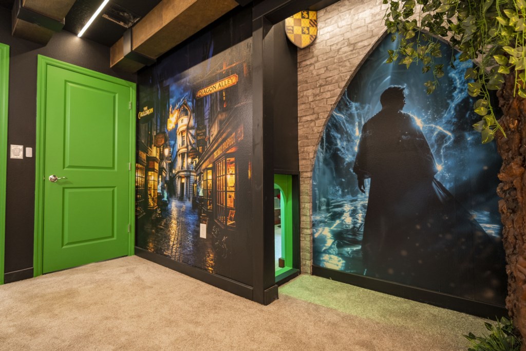 Harry Potter Themed ensuite w/ TV and full over full beds. 