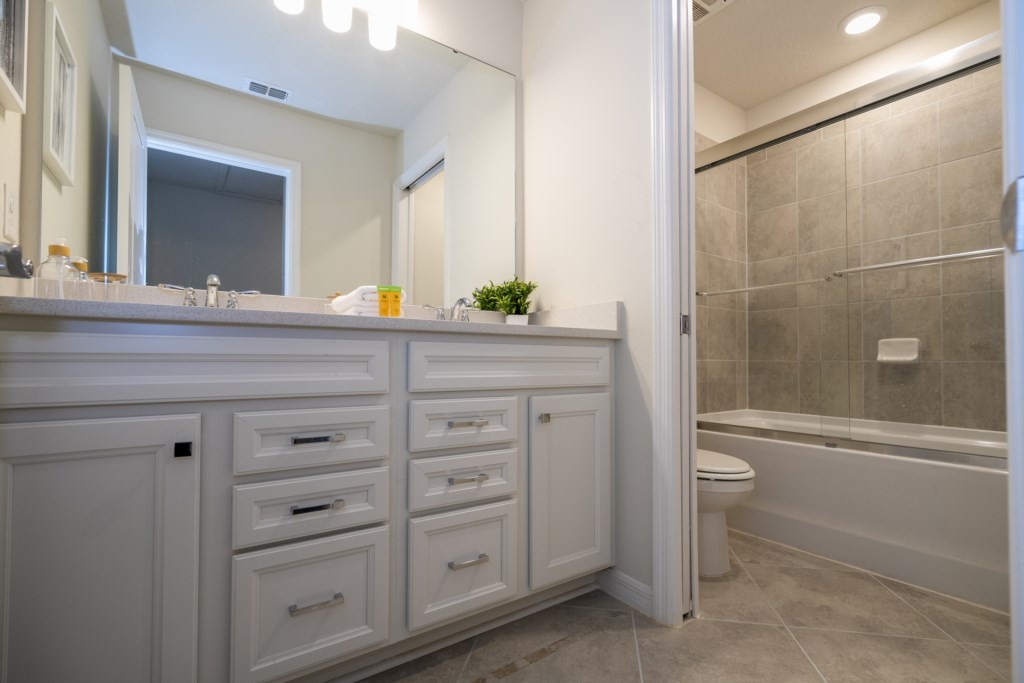 Shared bathroom (Super Mario and Lego themed bedrooms)