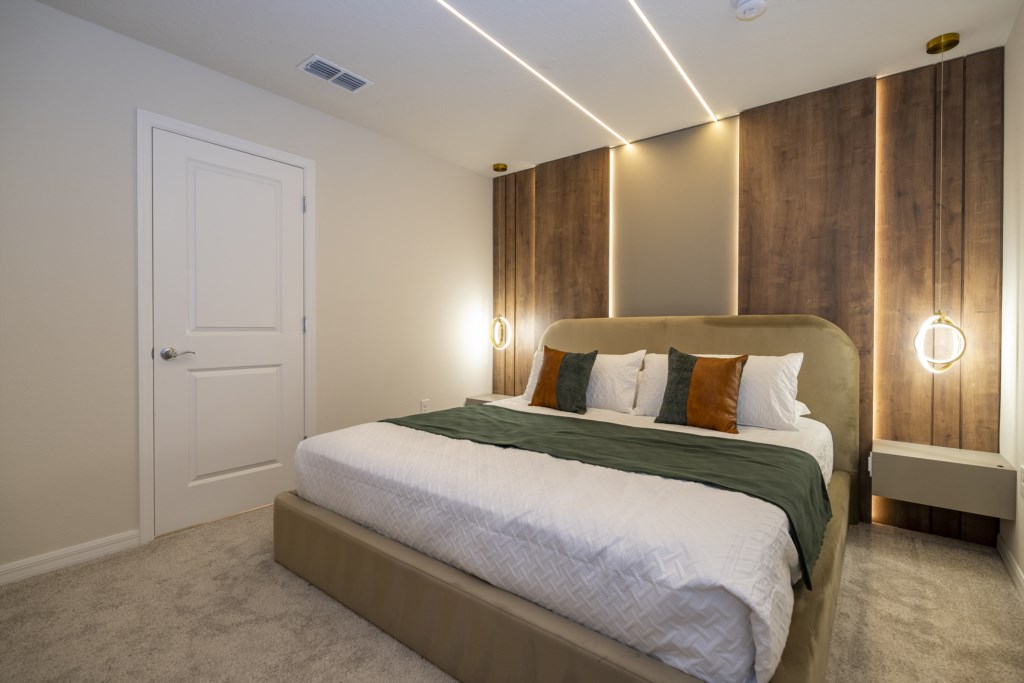 King guest bedroom w/ TV