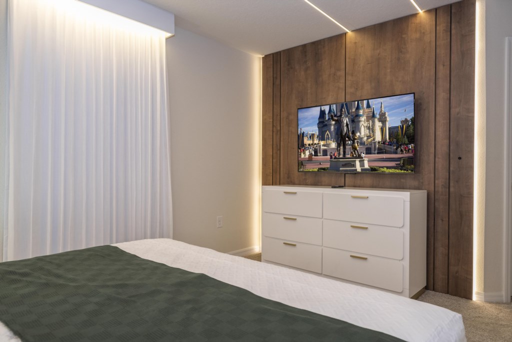 King guest bedroom w/ TV