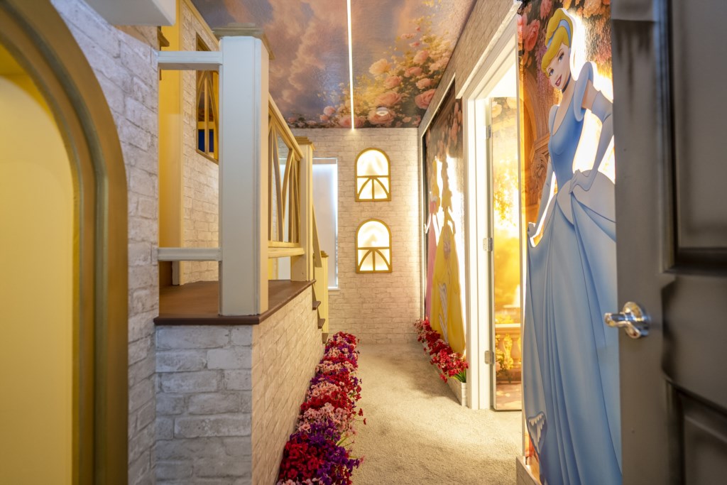 Princess Themed Bedroom w/ Full over Full beds