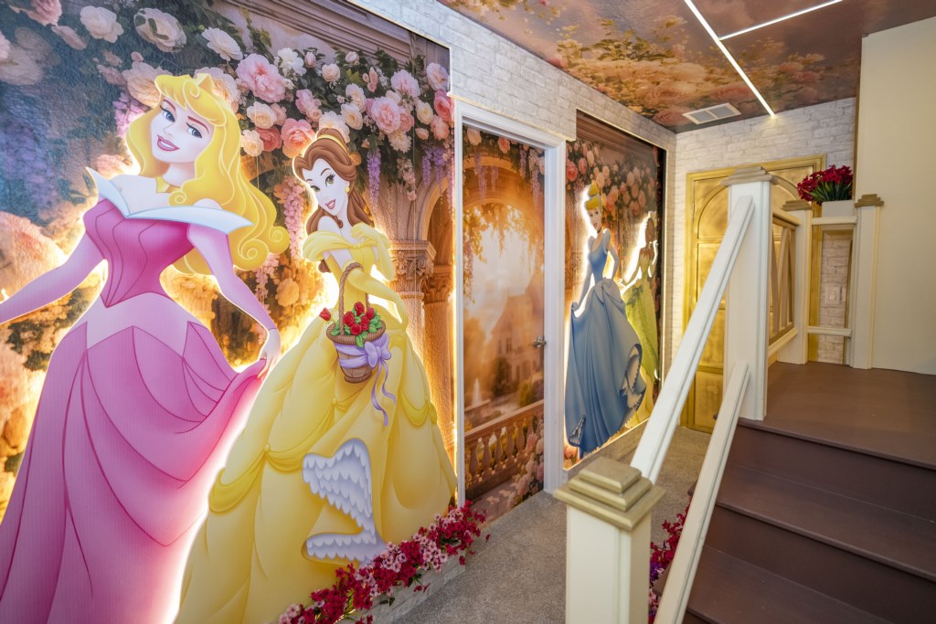 Princess Themed Bedroom w/ Full over Full beds