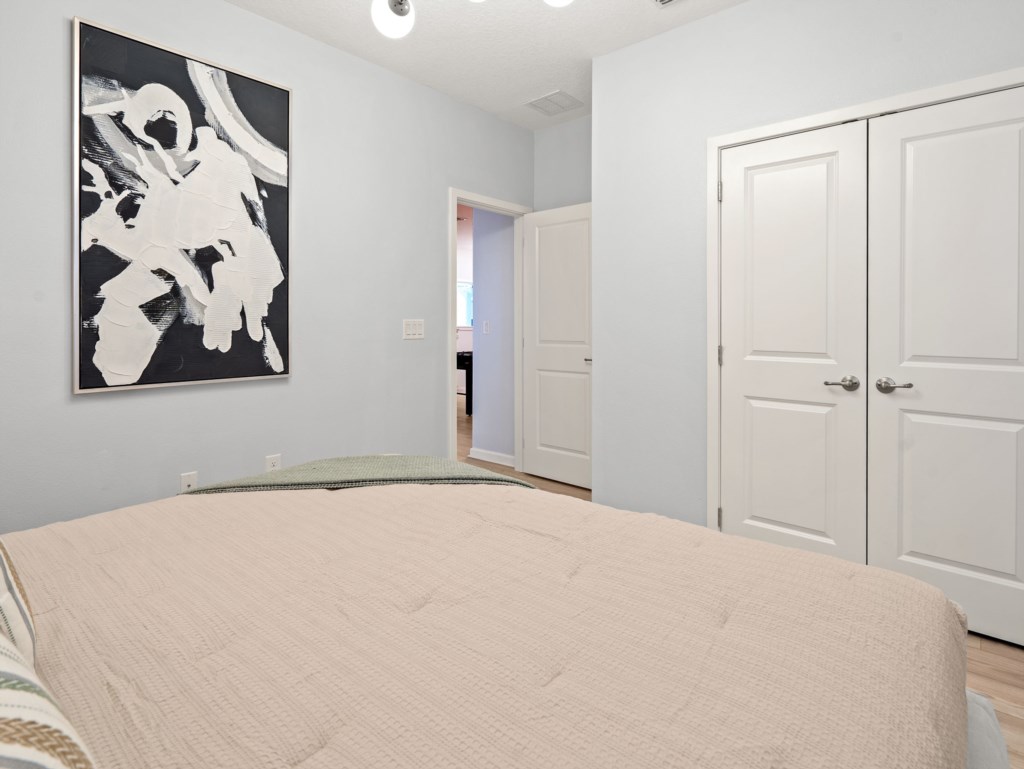 1-web-or-mls-251BalloDr-65