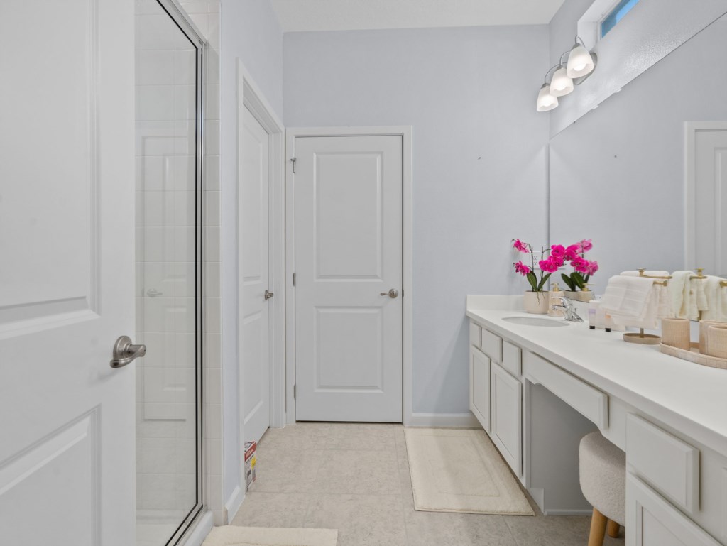 21-web-or-mls-251BalloDr-45
