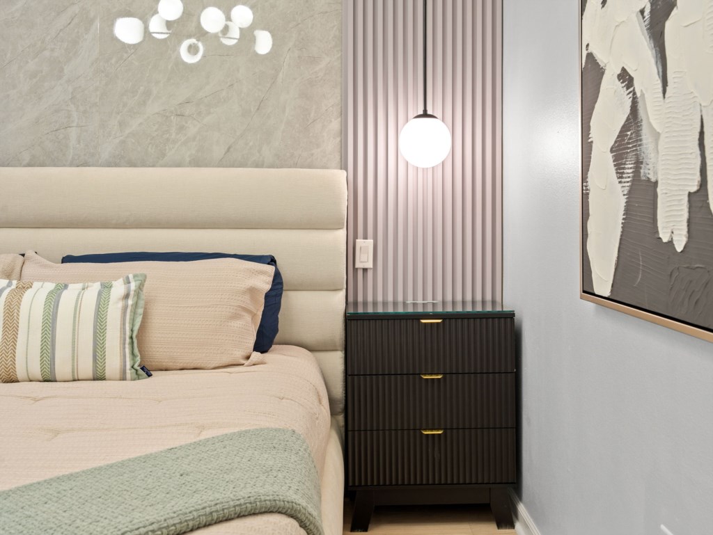 3-web-or-mls-251BalloDr-64