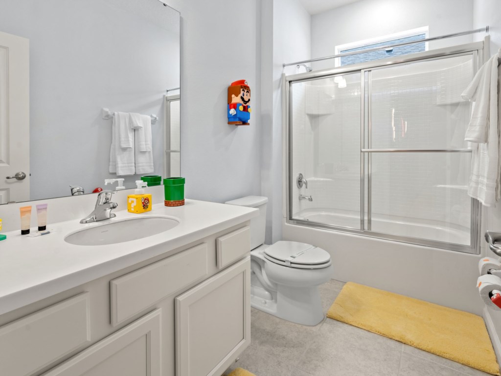 4-web-or-mls-251BalloDr-62