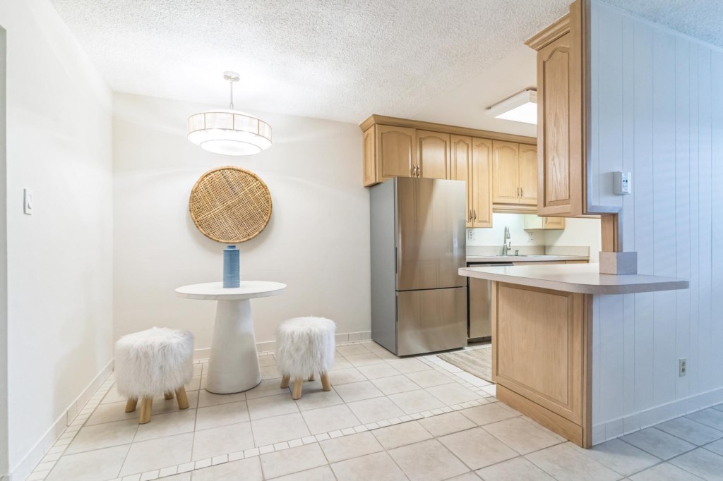Dining area for two or four
