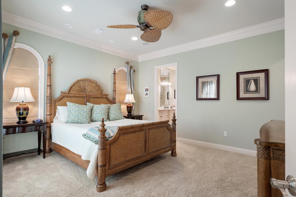 King Bedroom With Private Bathroom On 2nd Floor