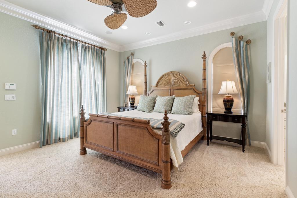 King Bedroom With Private Bathroom On 2nd Floor