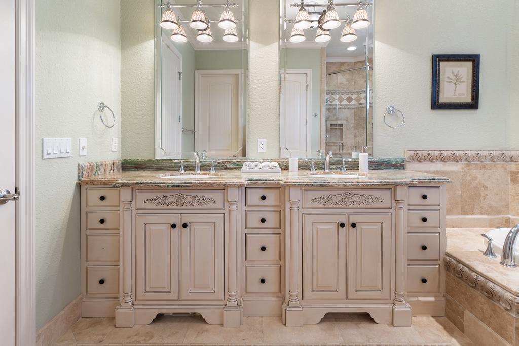 Private King Bathroom With Jacuzzi Tub On 2nd Floor