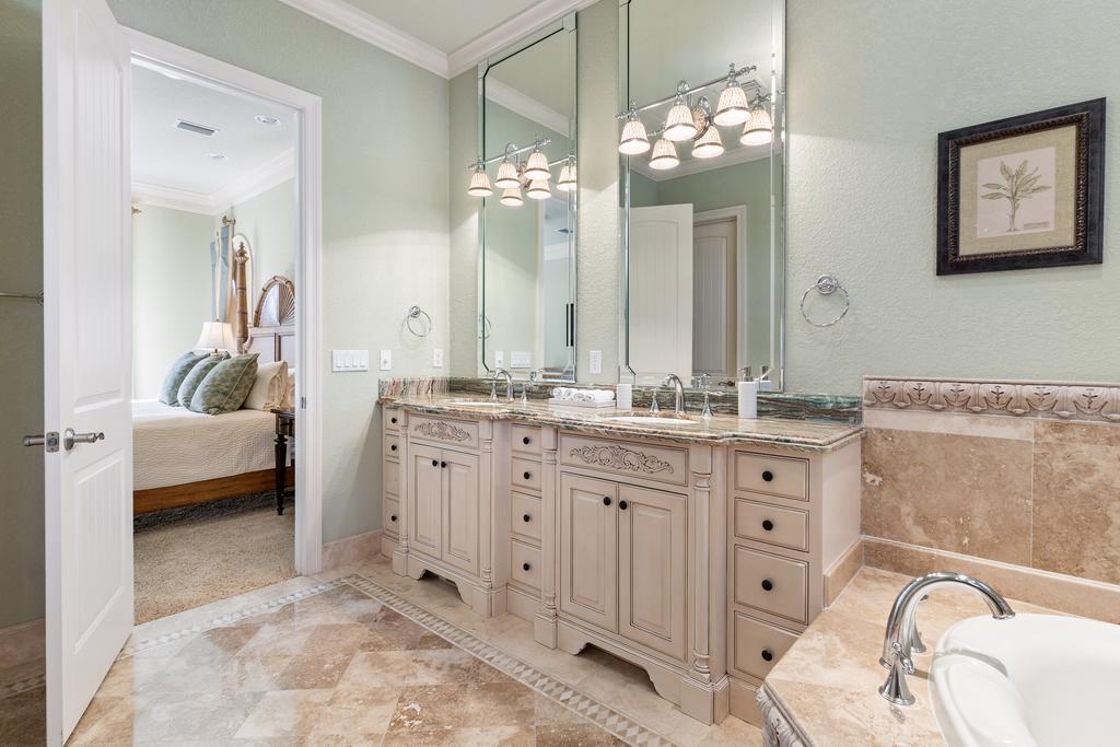 Private King Bathroom With Jacuzzi Tub On 2nd Floor