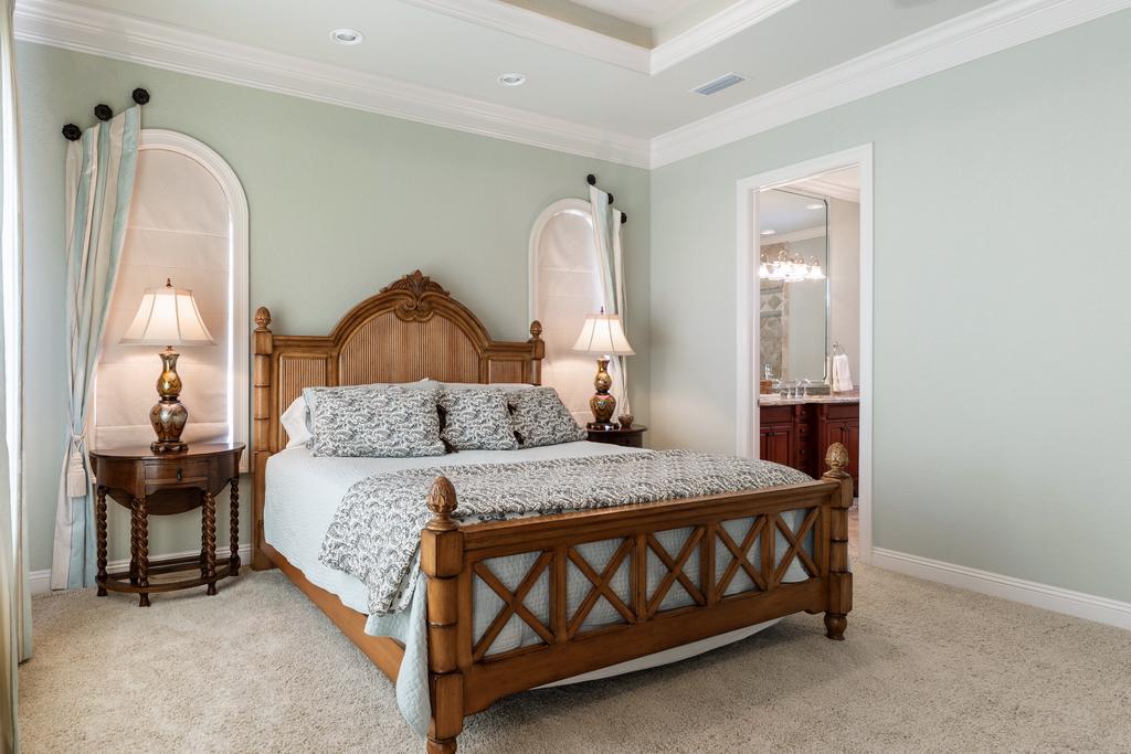 King Bedroom With Large Walk-In Closet and Private Bathroom On 3rd Floor