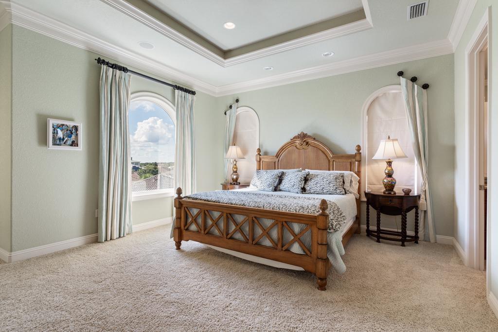 King Bedroom With Private Bathroom On 3rd Floor