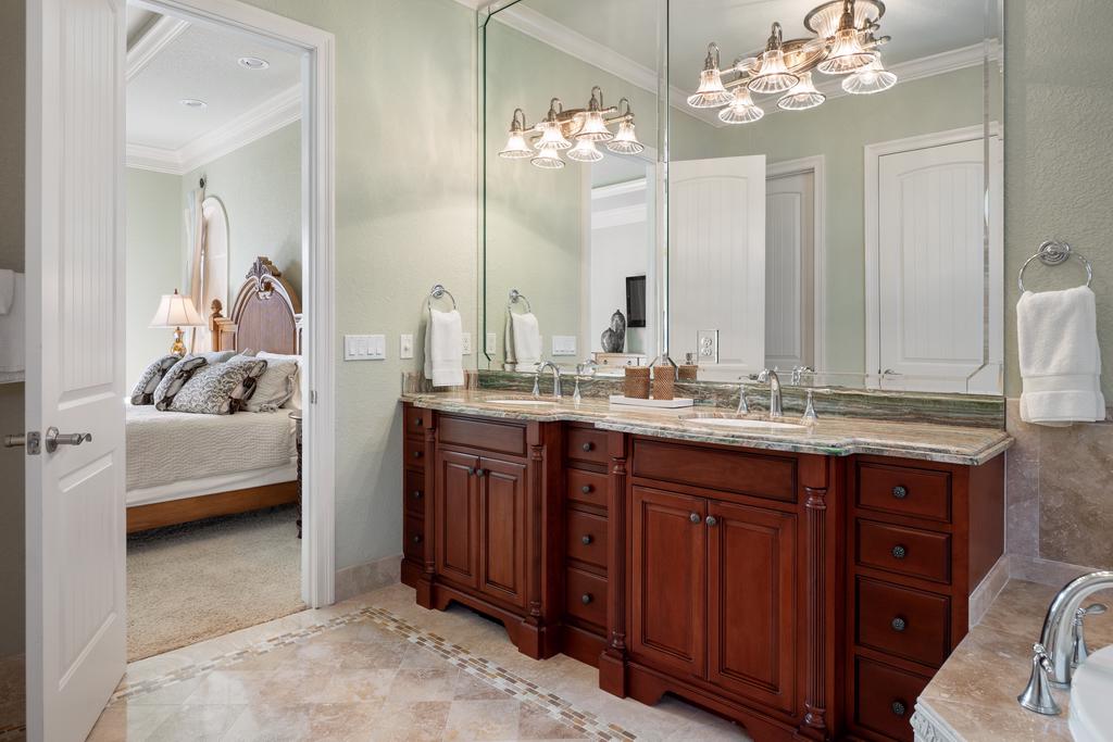 Private King Bathroom With Jacuzzi Tub On 3rd Floor