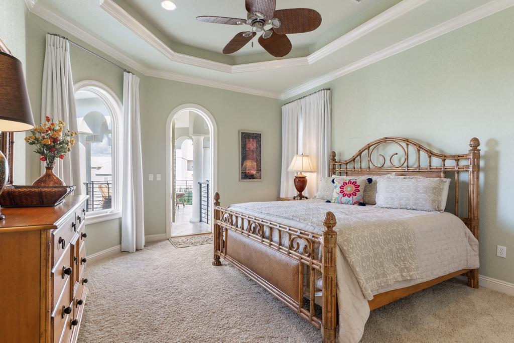 King Bedroom With Bathroom On 3rd Floor